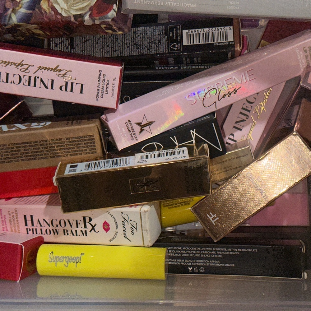 Medium likes and dislikes High-end Makeup (SRY NOT WHOLESALE:)